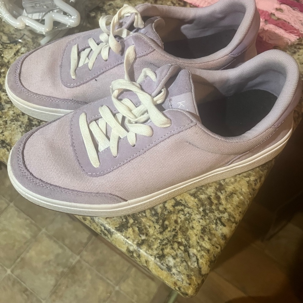 Kizik Prague Sneakers Lavender Purple Size 9 Wide Easy Slip On Shoe Canvas